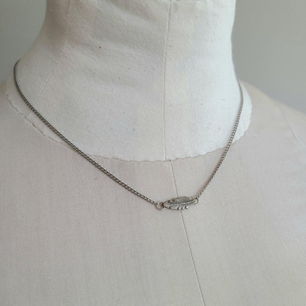 ✨2/$15 -Tiny Silver Feather Necklace